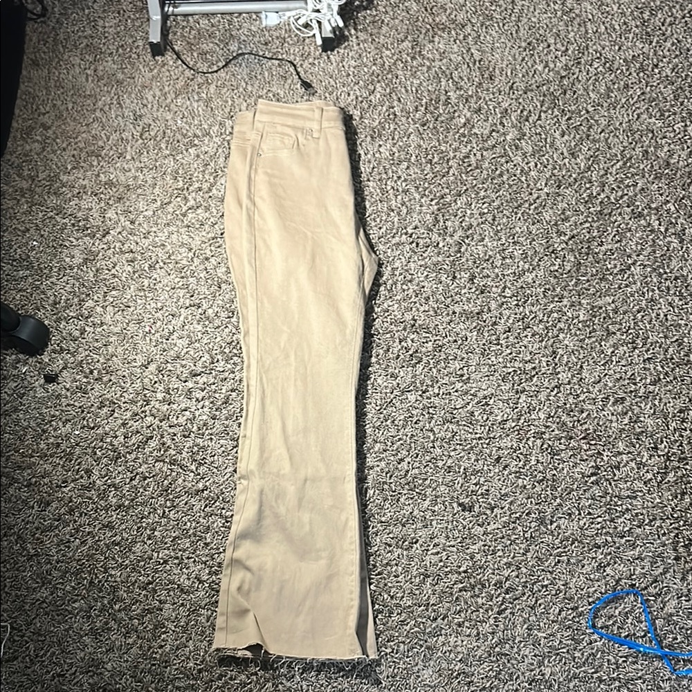 SHEIN Tan Flare & Wide Leg Jeans
neverworn 
made for someone on the shorter side